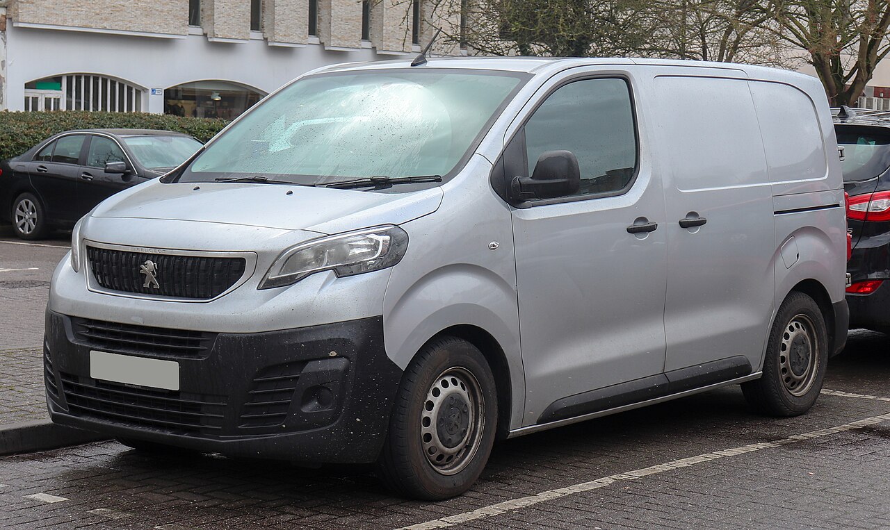 Peugeot Expert III, Expert 3 fourgon Compact 1.6 BlueHDi de 2017, avant le restylage de 2024